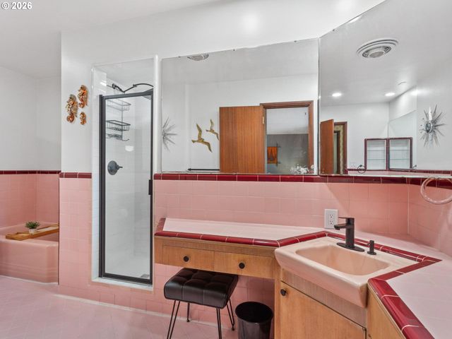 15015 Ne MULTNOMAH St, Portland, OR 97230