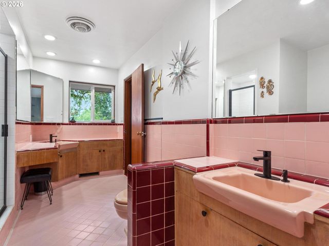 15015 Ne MULTNOMAH St, Portland, OR 97230