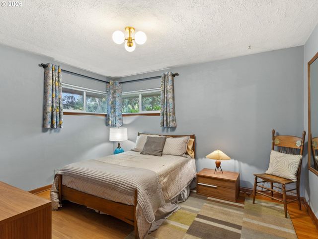 15015 Ne MULTNOMAH St, Portland, OR 97230