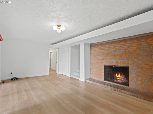 15015 Ne MULTNOMAH St, Portland, OR 97230