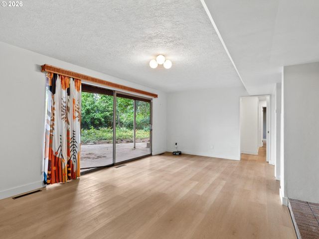 15015 Ne MULTNOMAH St, Portland, OR 97230