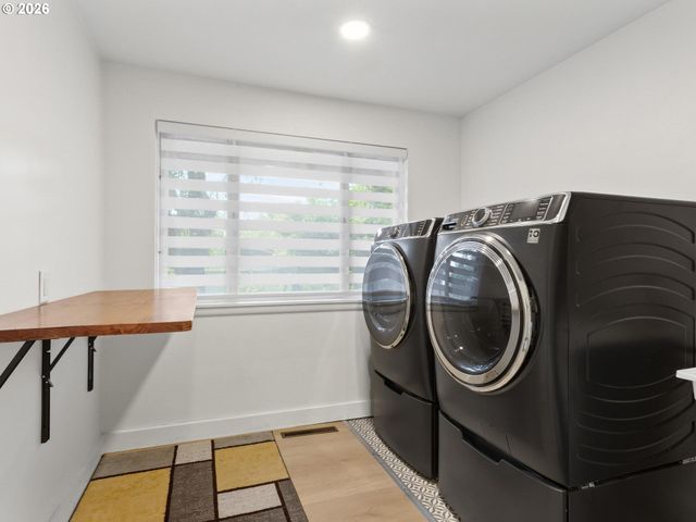 15015 Ne MULTNOMAH St, Portland, OR 97230