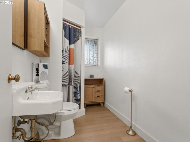 15015 Ne MULTNOMAH St, Portland, OR 97230