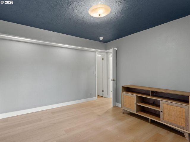 15015 Ne MULTNOMAH St, Portland, OR 97230