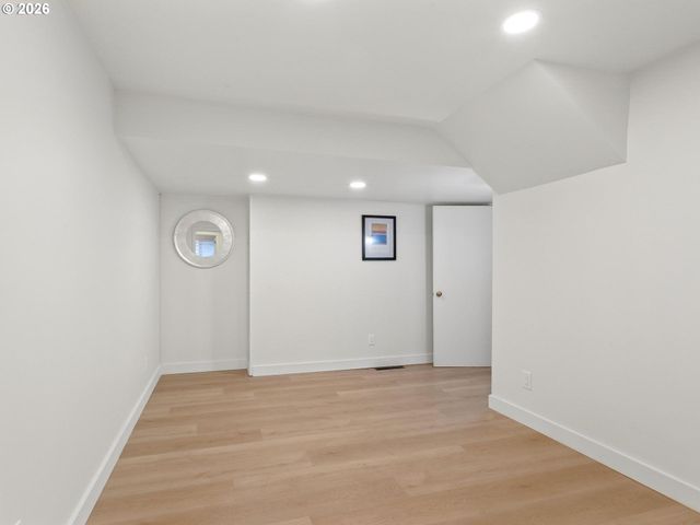 15015 Ne MULTNOMAH St, Portland, OR 97230