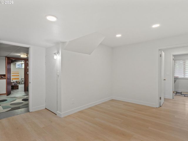 15015 Ne MULTNOMAH St, Portland, OR 97230