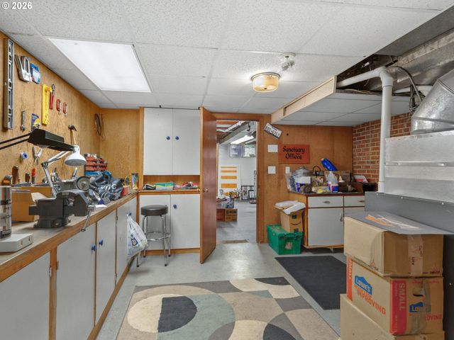 15015 Ne MULTNOMAH St, Portland, OR 97230