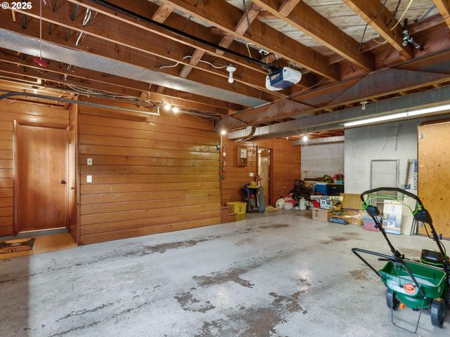 15015 Ne MULTNOMAH St, Portland, OR 97230