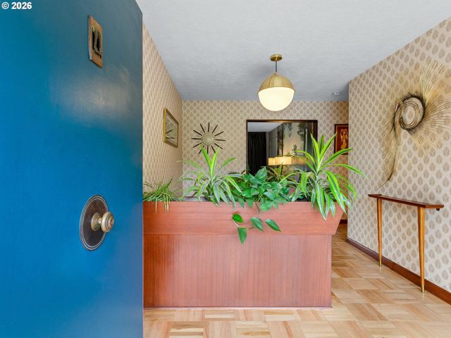 15015 Ne MULTNOMAH St, Portland, OR 97230