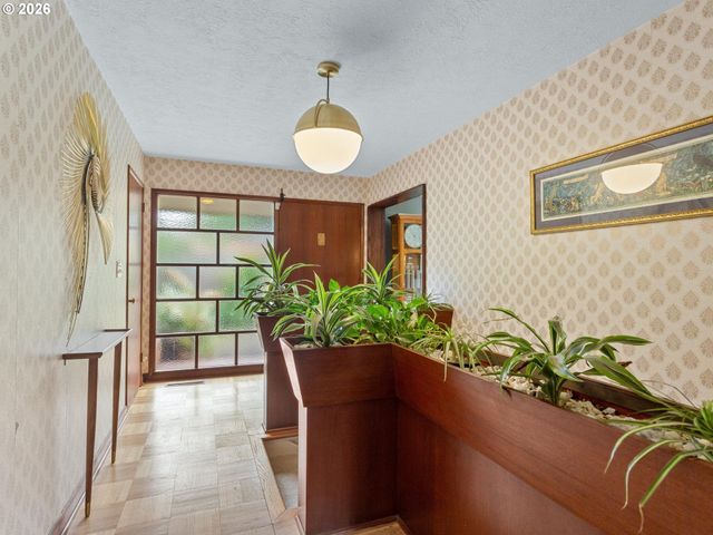 15015 Ne MULTNOMAH St, Portland, OR 97230