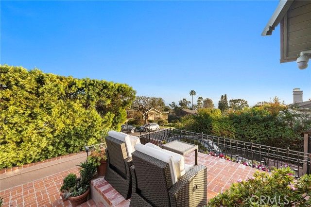 486 HOLLY Street, Laguna Beach, CA 92651