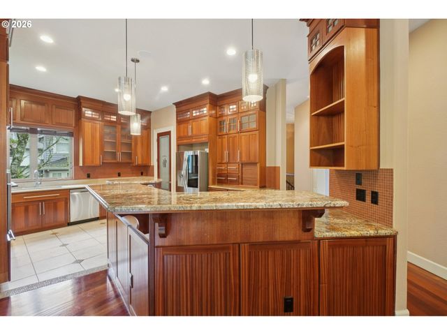 9309 Nw FINZER Ct, Portland, OR 97229