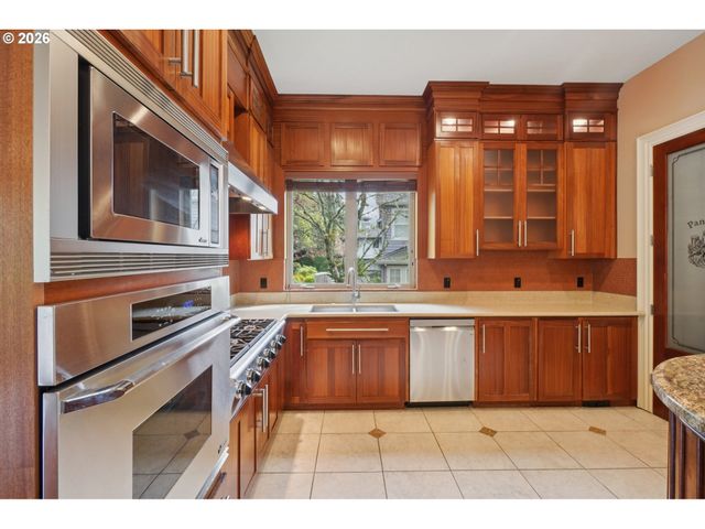 9309 Nw FINZER Ct, Portland, OR 97229