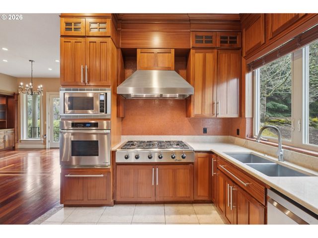 9309 Nw FINZER Ct, Portland, OR 97229