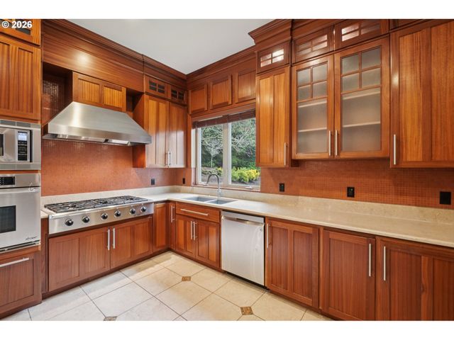 9309 Nw FINZER Ct, Portland, OR 97229