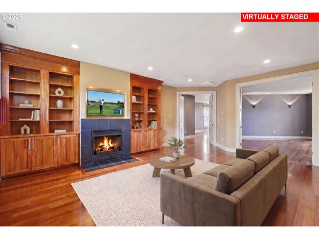 9309 Nw FINZER Ct, Portland, OR 97229