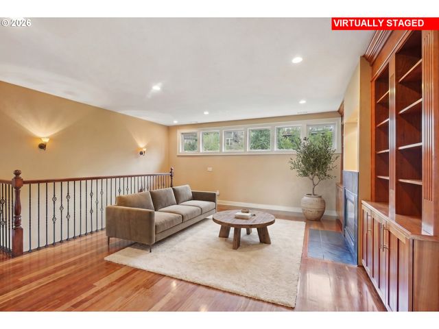 9309 Nw FINZER Ct, Portland, OR 97229