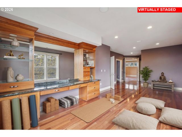 9309 Nw FINZER Ct, Portland, OR 97229