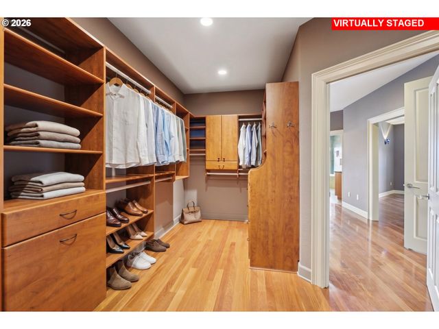 9309 Nw FINZER Ct, Portland, OR 97229