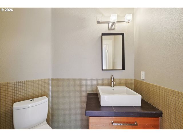 9309 Nw FINZER Ct, Portland, OR 97229