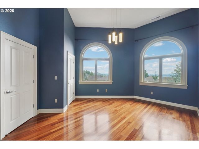 9309 Nw FINZER Ct, Portland, OR 97229