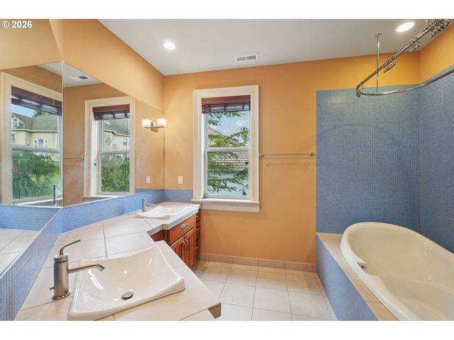 9309 Nw FINZER Ct, Portland, OR 97229