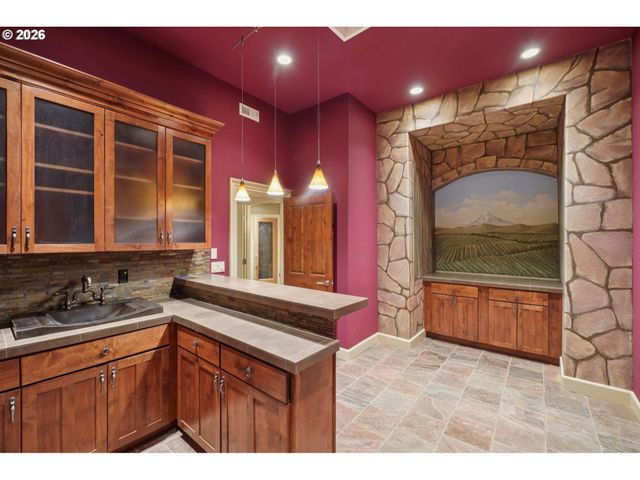 9309 Nw FINZER Ct, Portland, OR 97229