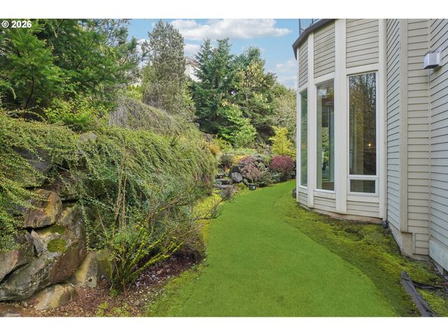 9309 Nw FINZER Ct, Portland, OR 97229