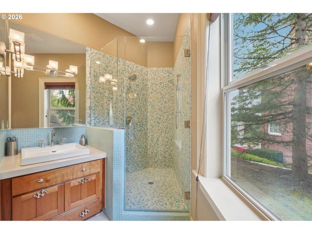 9309 Nw FINZER Ct, Portland, OR 97229