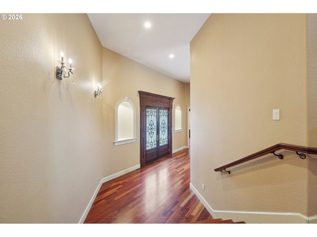 9309 Nw FINZER Ct, Portland, OR 97229