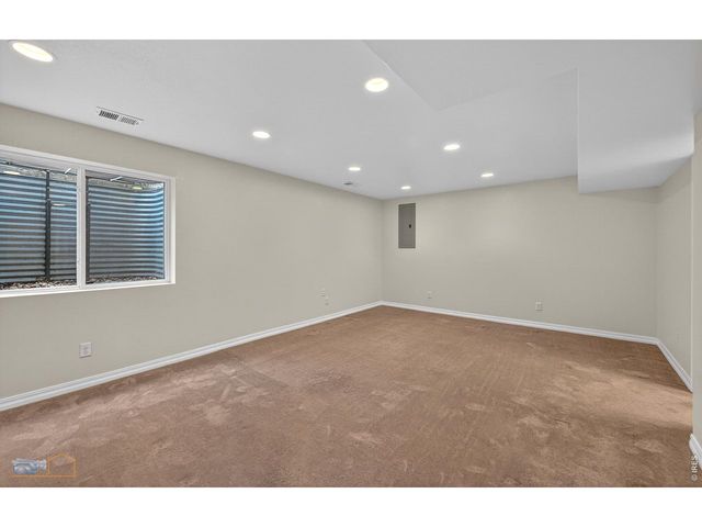 510 N Parkside Dr E, Longmont, CO 80501