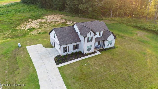 390 Centerline Roper Loop, Byhalia, MS 38611