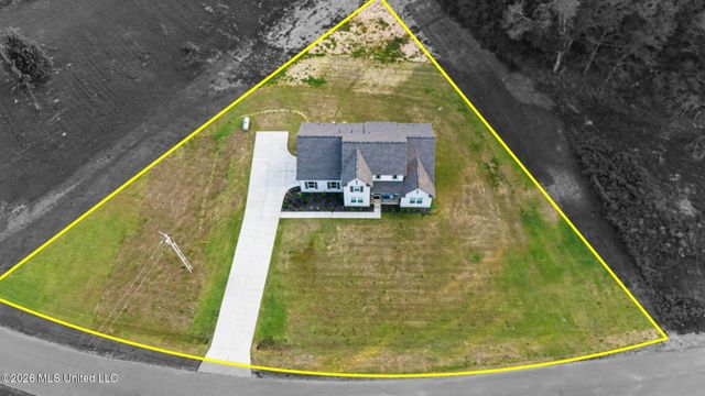 390 Centerline Roper Loop, Byhalia, MS 38611