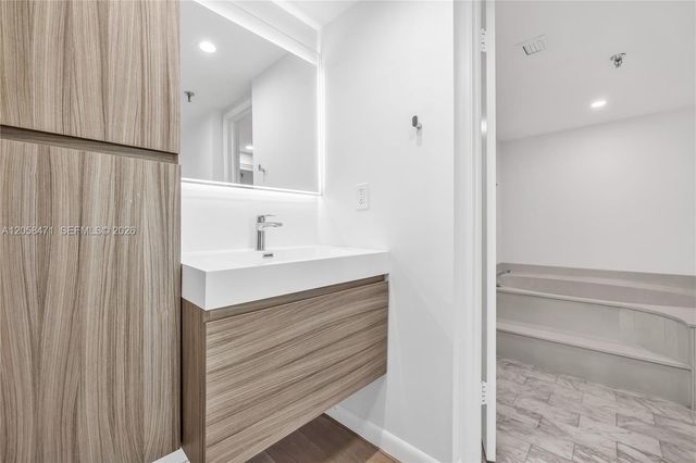 9 Island Ave 814, Miami Beach, FL 33139