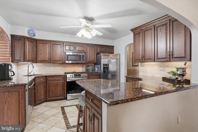 101 SHUBROOK LN, Aston, PA 19014