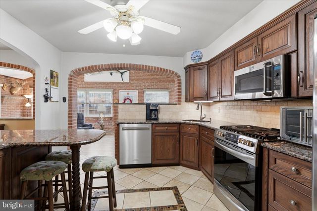 101 SHUBROOK LN, Aston, PA 19014