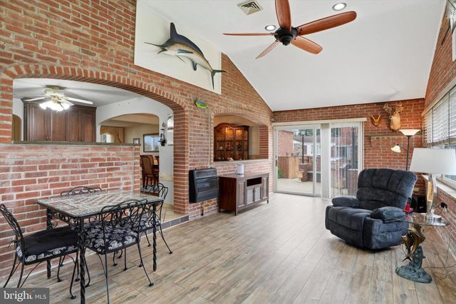 101 SHUBROOK LN, Aston, PA 19014