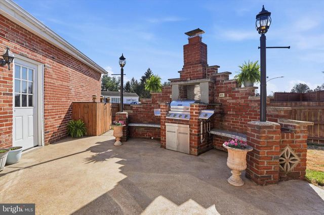 101 SHUBROOK LN, Aston, PA 19014