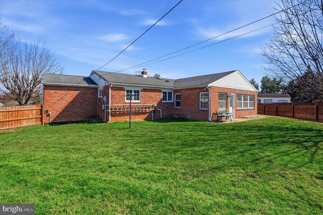 101 SHUBROOK LN, Aston, PA 19014