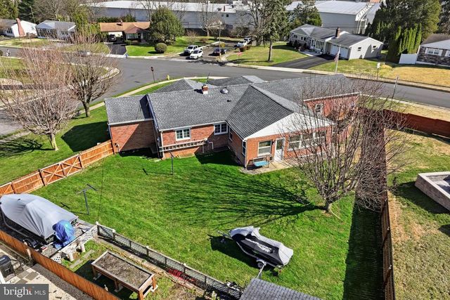 101 SHUBROOK LN, Aston, PA 19014