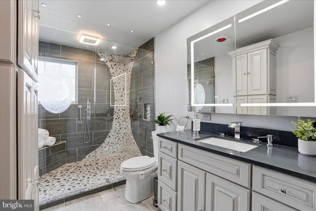 101 SHUBROOK LN, Aston, PA 19014