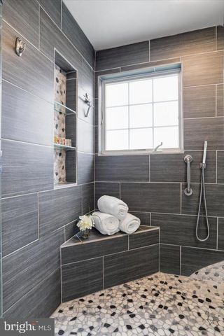 101 SHUBROOK LN, Aston, PA 19014