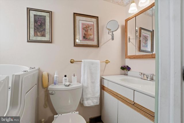 101 SHUBROOK LN, Aston, PA 19014