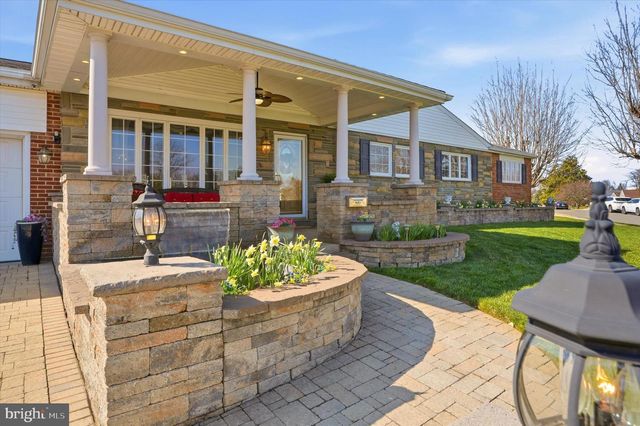 101 SHUBROOK LN, Aston, PA 19014