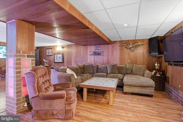 101 SHUBROOK LN, Aston, PA 19014