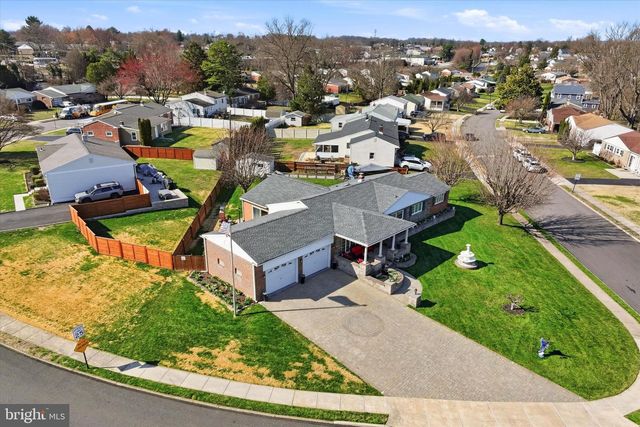 101 SHUBROOK LN, Aston, PA 19014