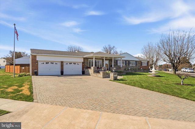 101 SHUBROOK LN, Aston, PA 19014