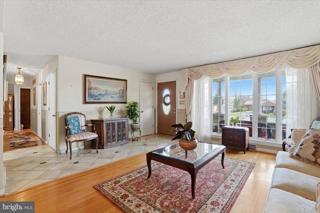 101 SHUBROOK LN, Aston, PA 19014