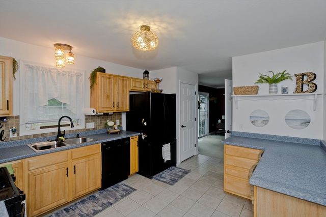 679 Parker St, Springfield, MA 01129