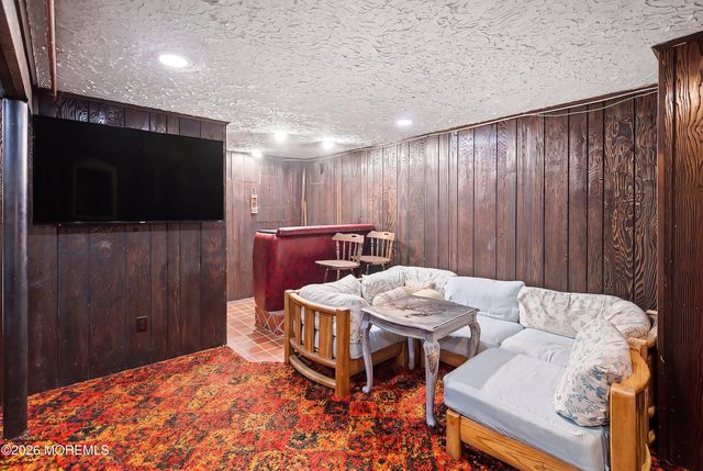 76 Long Hill Road, Gillette, NJ 07933